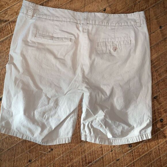 J Crew beige flat front business casual size 6 Bermuda shorts - Picture 3 of 3